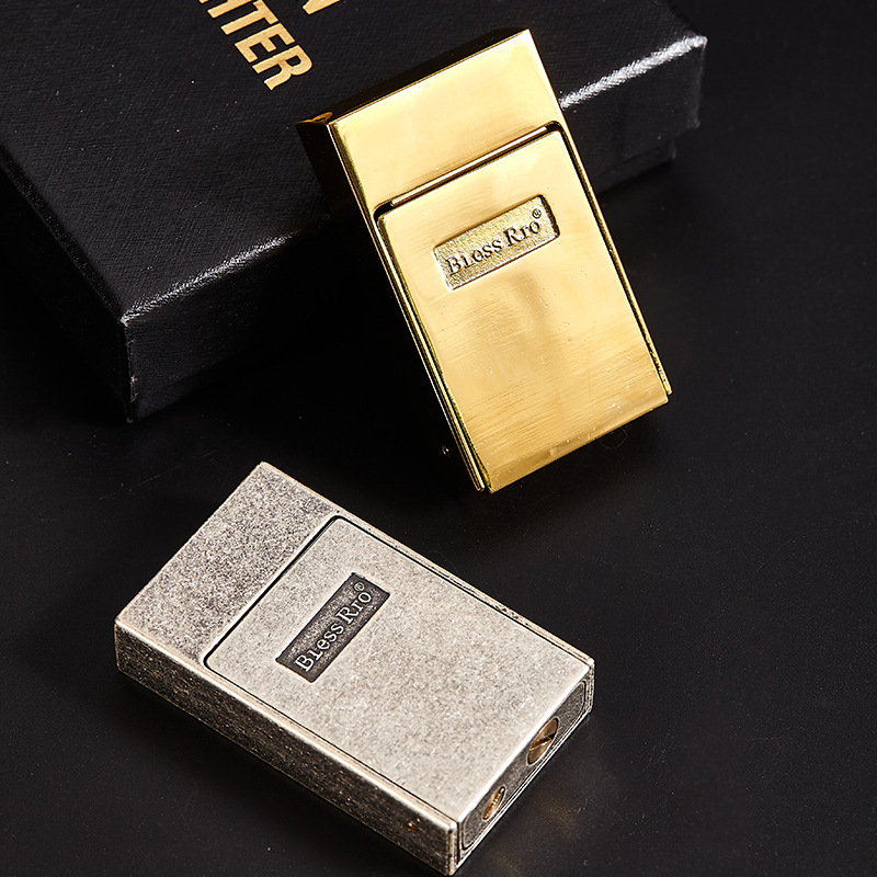 Accendino Classico Retrò con M - Vintage Collectible Lighters recensione e prezzo