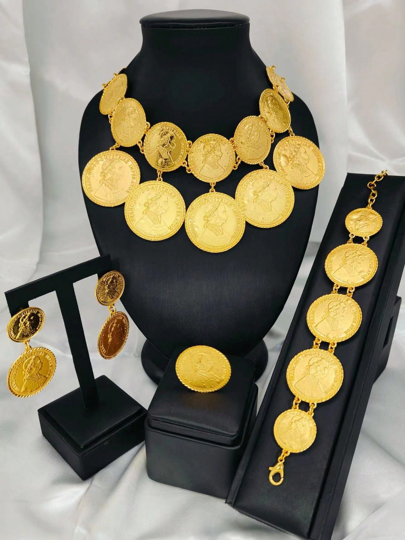 Set di gioielli color oro nige - Vintage Collectible Coins recensione e prezzo